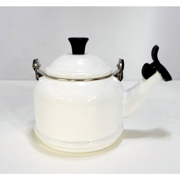 Le Creuset Kitchen Le Creuset White Stove Top Tea Kettle 25 Quart